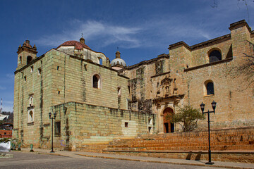 Lateral del Templo de Santo Domingo de Guzmán, Oaxaca centro, México.