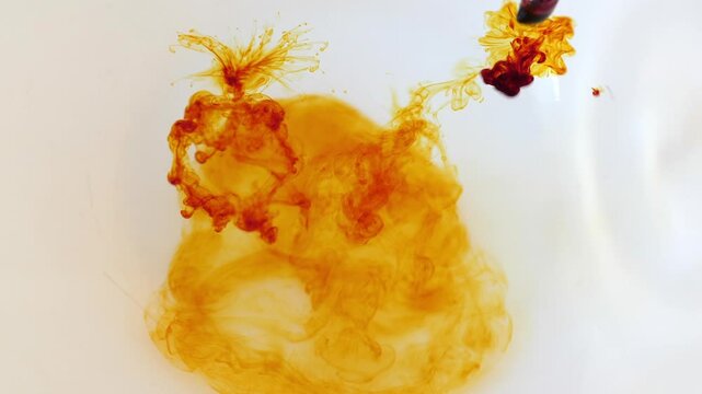 Dripping Iodine into water. Lugol's solution.