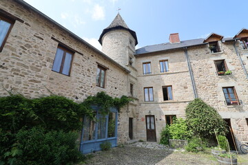 Bâtiment typique, vue de l'extérieur, village d'Eymoutiers, département de la Haute Vienne, France