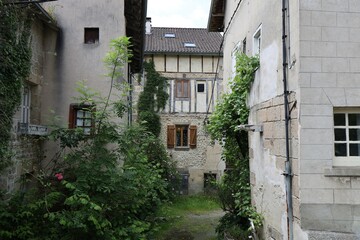 Bâtiment typique, vue de l'extérieur, village d'Eymoutiers, département de la Haute Vienne, France