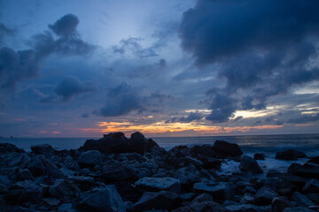 奄美大島の夏の夕暮れの海景。