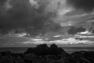 奄美大島の夏の夕暮れの海景。