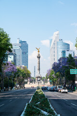ángel monumental