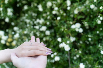 Holding Hands with Flowers①
