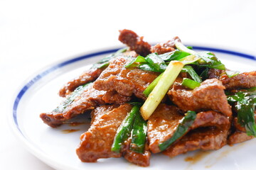 豚レバーをたっぷり使った健康的な料理といえば、レバニラ炒め
