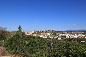 Obraz premium View of the town of Silves with Silves Castle in the background, Algarve, Portugal