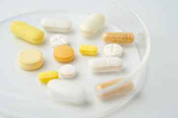 vitamin supplements capsules pill, softgel, fish oil, omega 3, vitamin E