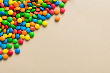 Obraz premium Mixed collection of colorful candy, on colored background. Flat lay, top view. frame of colorful chocolate coated candy