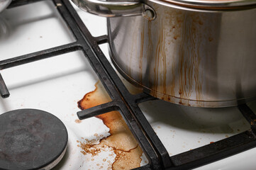 Burnt fat on the stove, how to clean it