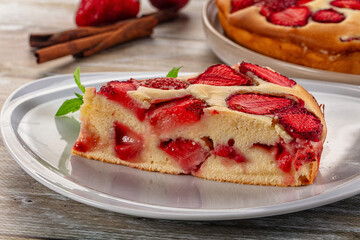 Strawberry pie tart served mint