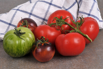 Assortiment de tomates mûres en gros plan