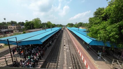 Crowded Railway Station Scene – Kolkata, West Bengal, India (March 2025)
