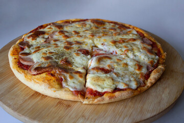 Exquisite and crunchy homemade sausage and mozzarella cheese pizza