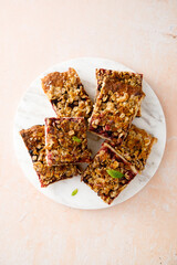 Red berries bars with streusel