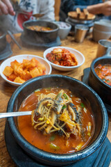 식당 밥상에 차려진 국밥(해장국)