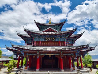 Fototapeta premium The architecture of Mu Mansion in Lijiang city, Yunnan, China