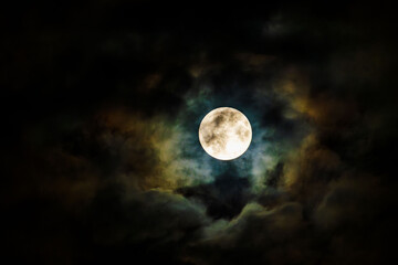 夏の夜空　満月の朧月夜18 © スタジオ　スパロウ