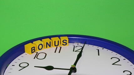 Word BONUS in Italian Wooden Cubes with Clock Time