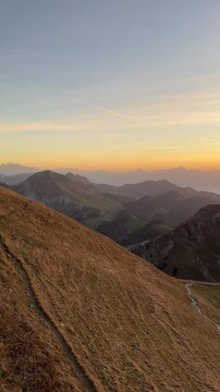Vue du Mol&eacute;son sur les montagnes