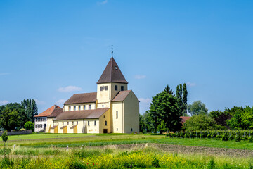 Fototapeta premium Sankt Georg Kirche, Insel Reichenau, Bodensee, Deutschland 