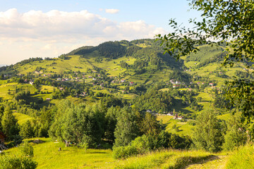 Fototapeta premium Stunning Mountain Landscape at Sunset – Rural Scenery in the Countryside