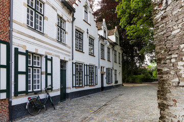 Obraz premium Pictoresque street with ancient gable houses in the medieval centre of Brugge in Flanders Belgium