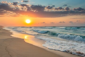 Obraz premium Golden Sunset Reflections on Tranquil Beach Shor