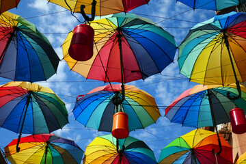 bunte Schirm-Installation in Istanbul, Türkei