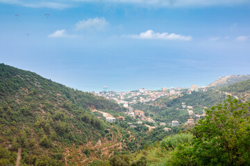 Naklejka premium Panoramic view of blue sea and sky on Alanya coastline. Landscape view of Mediterranean coast, Alanya, Turkey. High quality photo