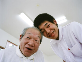 Obraz premium 患者, 福祉, 介護, 病院, 障害, 知的障害, 知的障害者, 職員, patient, welfare, care, hospital, disability, intellectual disability, mentally retarded, employee, staff