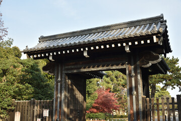 秋の京都御苑　蛤御門(京都市上京区)