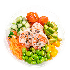 Ensalada poke bowl con pescado crudo marinado y vegetales frescos