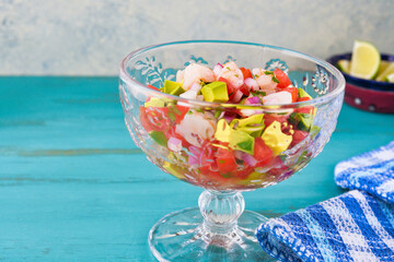 エビのセビーチェ（海老のセビーチェ）（セビチェ, セビッチェ）メキシコ料理 コピースペースあり Mexican shrimp ceviche（Mexican shrimp cebiche, Ceviche de camarón, Cebiche de camarón), copy space available