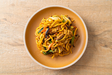 stir-fried yakisoba noodles with vegetable in vegan style