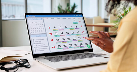 Busy Young Entrepreneur Plans Her Week