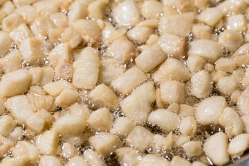 Render pork fat to extract lard and crispy pork cracklings