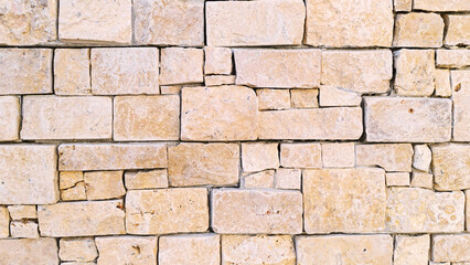 Mur en pierres taillées