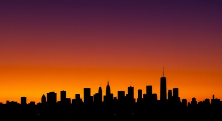 Obraz premium Silhouette of skyline at sunset with gradient background