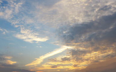 夕焼け空-黄色と青のグラデーション