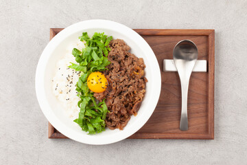 Bulgogi rice bowl is a dish made by marinating and grilling lean meat over a fire and then placing it on top of rice.