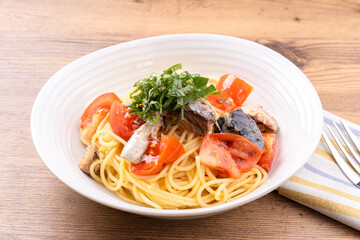 トマトとさば缶のパスタ