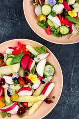 Mixed salad with asparagus.