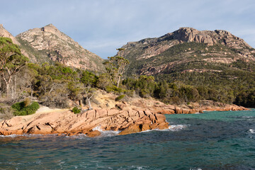 Honeymoon Bay is a beautiful, tiny, secluded little bay inside the Freycinet National Park - Coles Bay, Tasmania, Australia