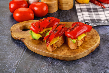 Bruschetta with avocado and grilled pepper