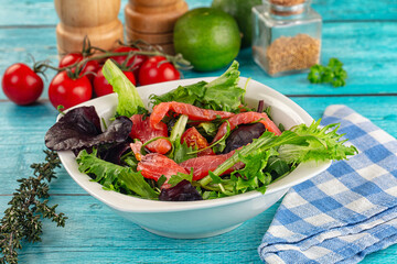 Salad with salmon and arugula