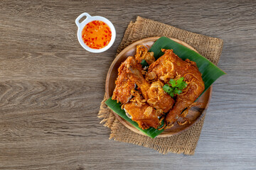 Crispy fried chicken with deep fried shallot (Hat Yai fried chicken), Thai muslim food style