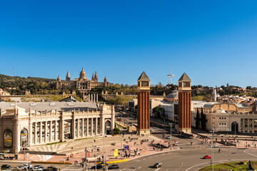 Die Venezianischen T&uuml;rme, Torres Venecianes oder Venetian Towers, im Hintergrund das Museu Nacional d&rsquo;Art de Catalunya, Barcelona, Spanien