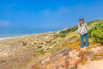 Fototapeta premium Praia do norte beach in Nazarè, Portugal