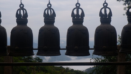 Obraz premium Temple bells with mountain view