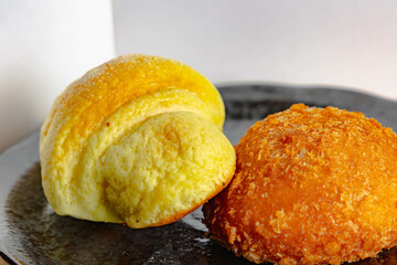 カレーパンとメロンパン（クロワッサン）